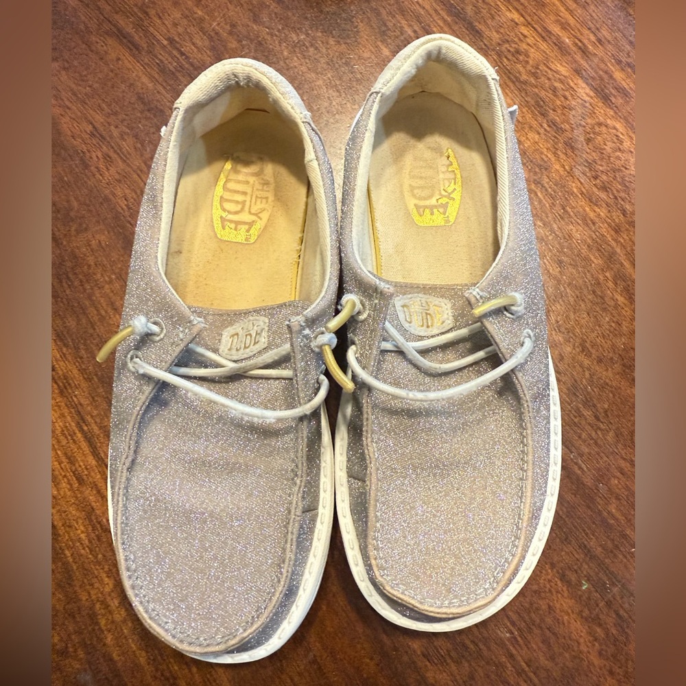 Hey Dudes Wendy Youth Metallic Sparkle in Gold Size 2